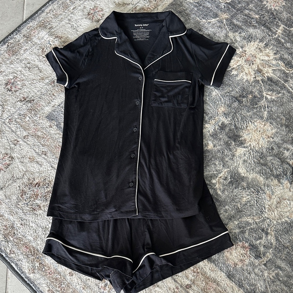 Tommy John Black and White Trim Pajama Short Set